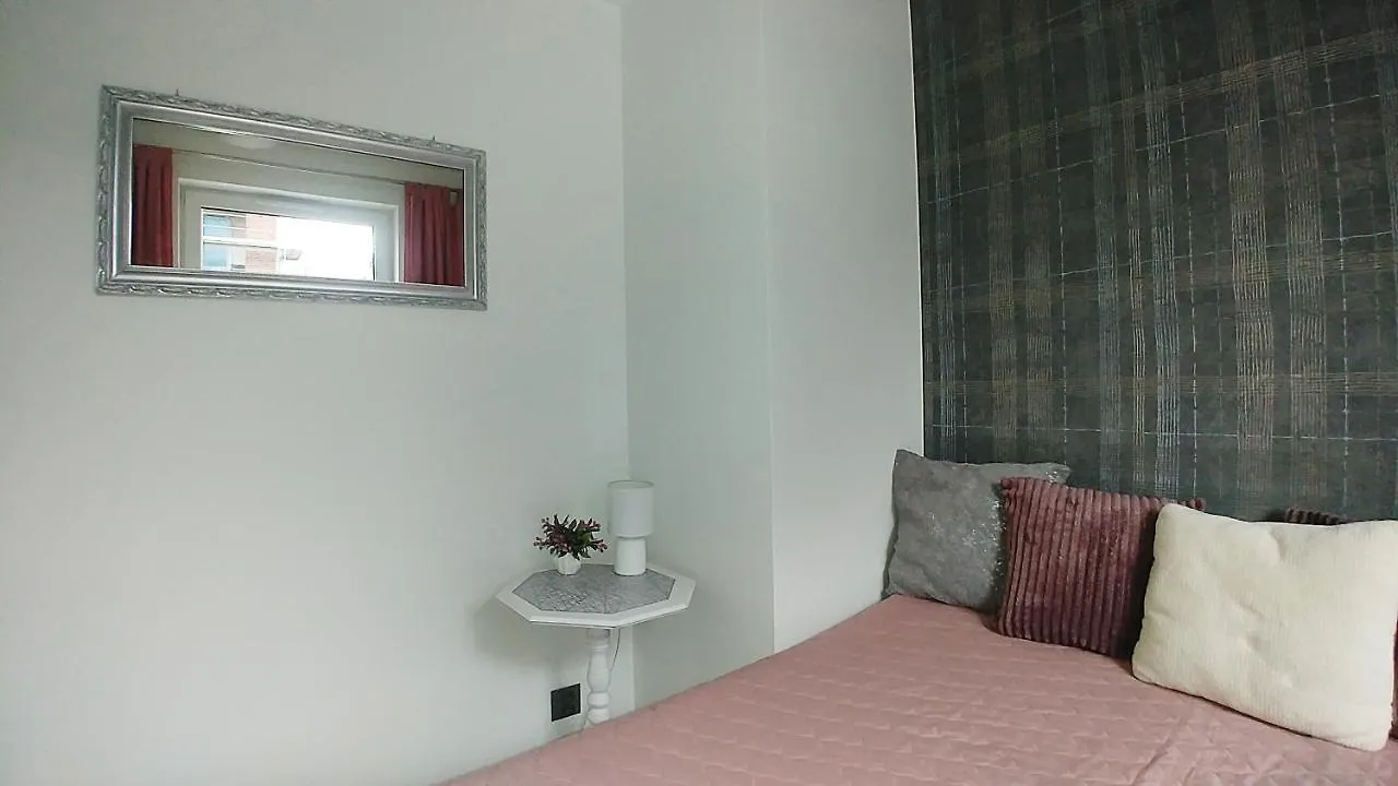 Old Town Mirror Apartment - Garage غدانسك 0*,  بولندا
